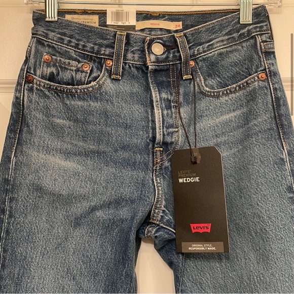 NWT Levi’s Wedgie Jeans - Picture 4 of 11